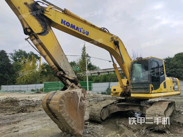 小松PC240LC-8挖掘机
