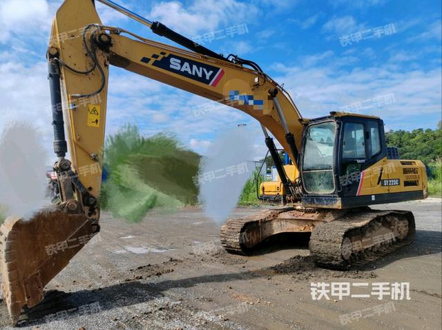 三一重工SY215H挖掘机