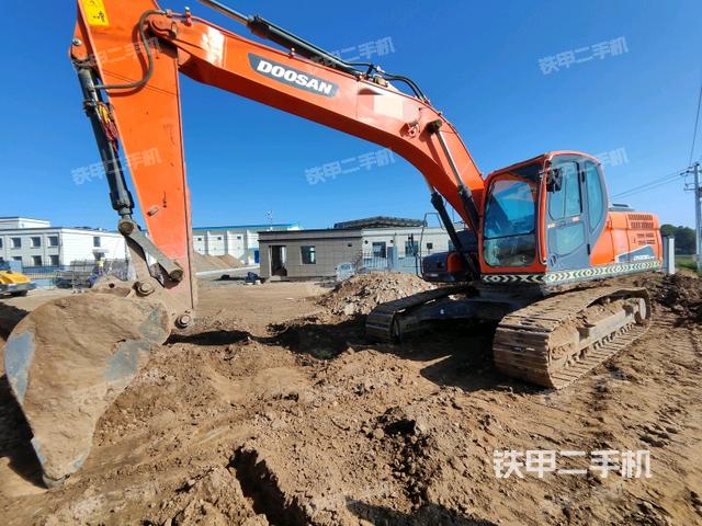 斗山DX220LC-9C挖掘机