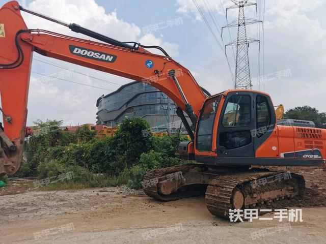 斗山DX215-9C挖掘机