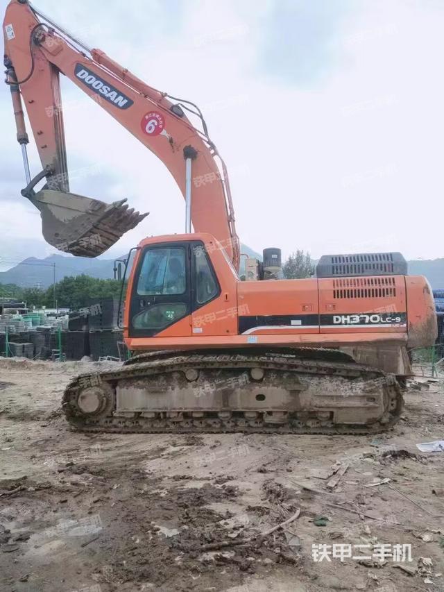 斗山DH370LC-9挖掘机