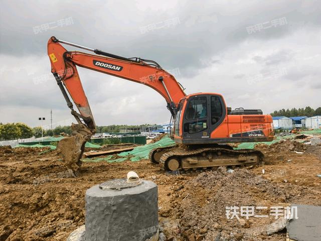 斗山DX215-9C挖掘机