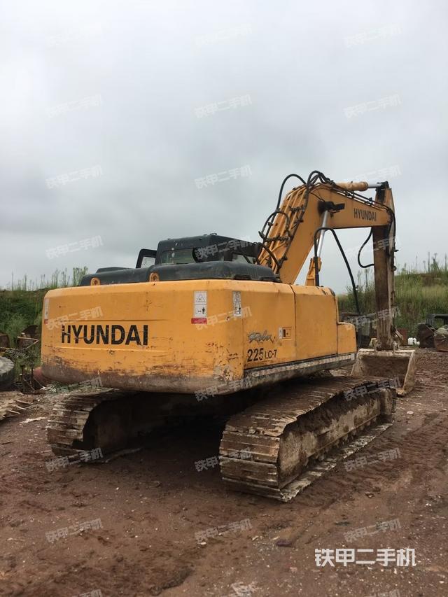 现代R225LC-7挖掘机