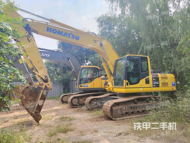 小松PC220-8M0挖掘机