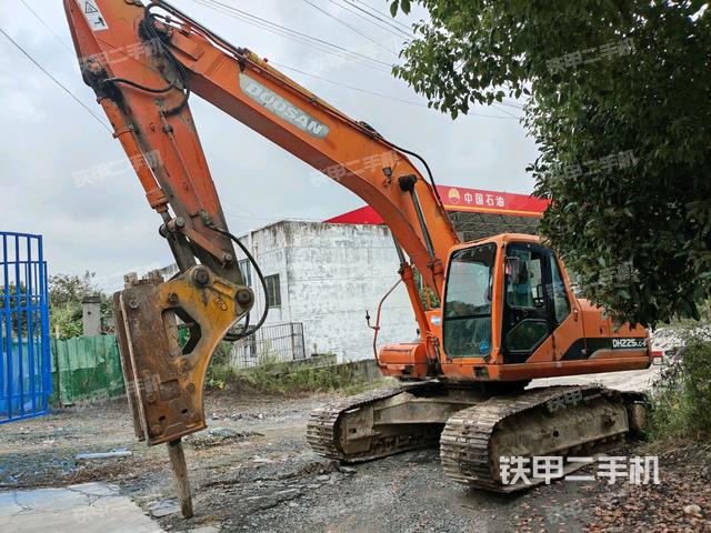 斗山DH225LC-9挖掘机