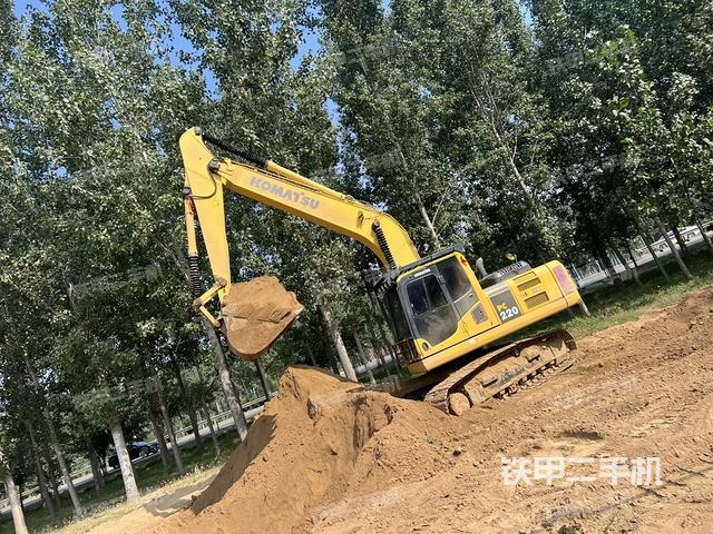 小松PC220-8挖掘机