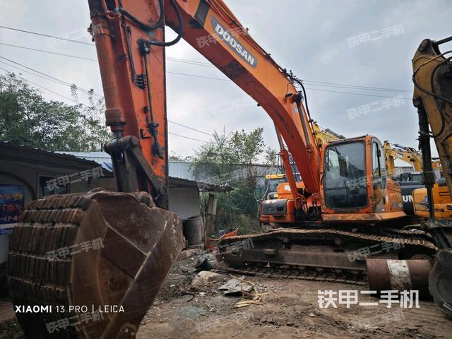 斗山DX260LC挖掘机
