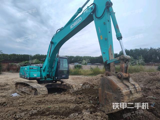 神钢SK260LC-8挖掘机