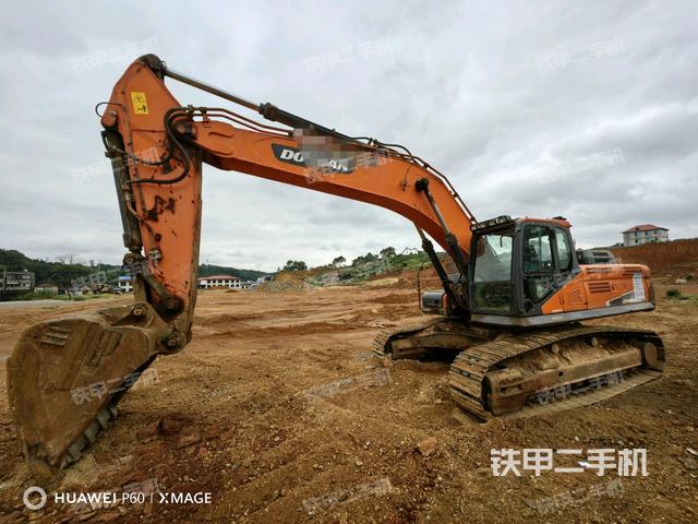 斗山DX380LC-9C挖掘机