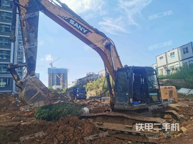 三一重工SY215C挖掘机