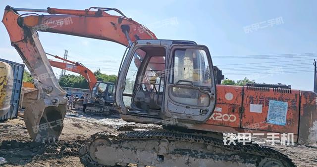 日立EX200-5挖掘机