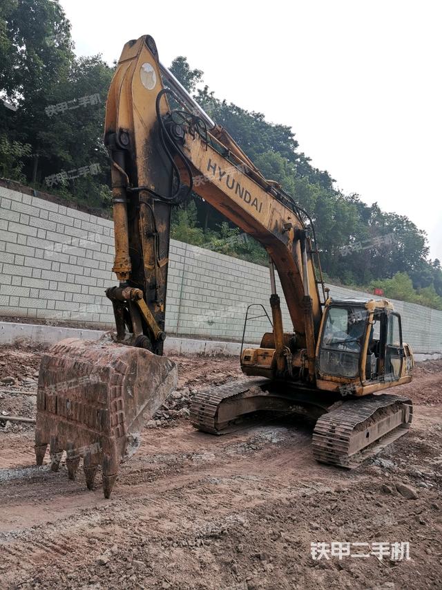 现代R260LC-5挖掘机
