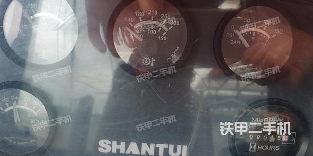 驾驶室操作台（设备外观及核心部件）