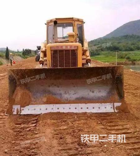 宣工T140-1推土机