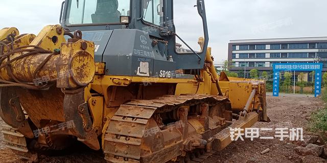 整机右侧（设备外观及核心部件）