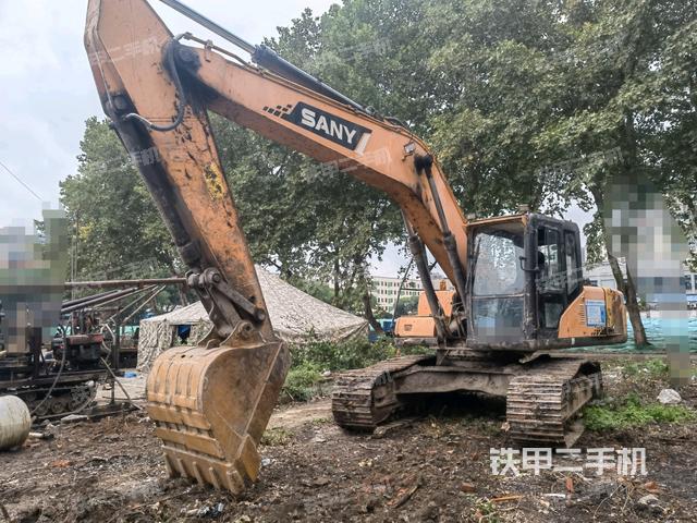 三一重工SY215C挖掘机