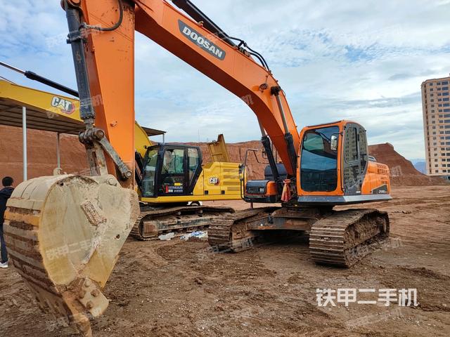 斗山DX230LC-9C挖掘机