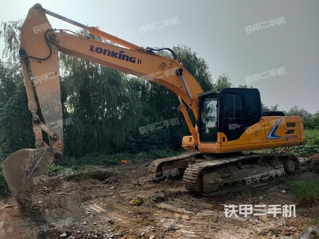 龙工LG6225E挖掘机
