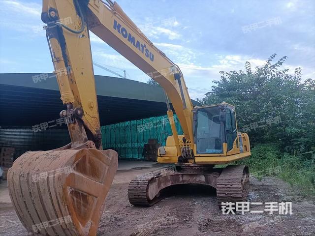 小松PC240LC-8M0挖掘机