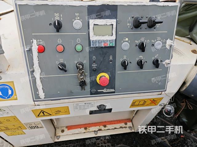 駕駛室內(nèi)部（駕駛室/操作室）