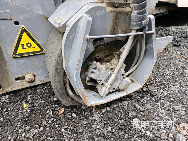 右驅(qū)動輪/右后輪（行走機構(gòu)）