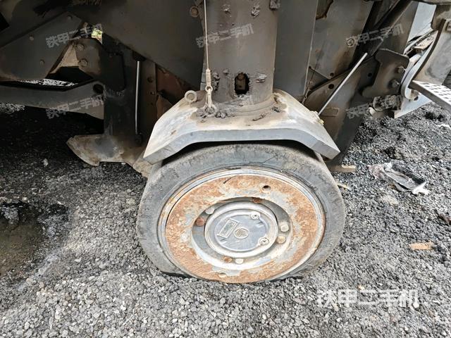 左驅(qū)動輪/左后輪（行走機構(gòu)）