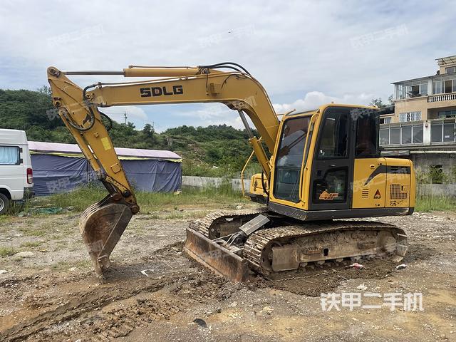 山东临工E680F挖掘机