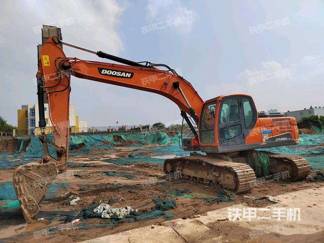 斗山DX220LC-9C挖掘机