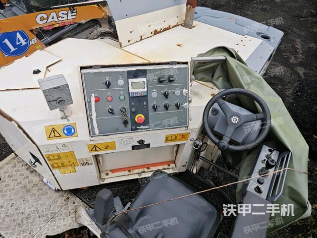 駕駛室正側(cè)（駕駛室/操作室）