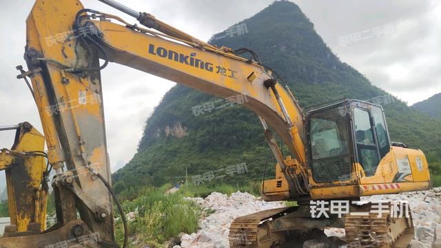龙工LG6215D挖掘机