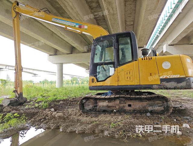 山重建机JCM907D挖掘机