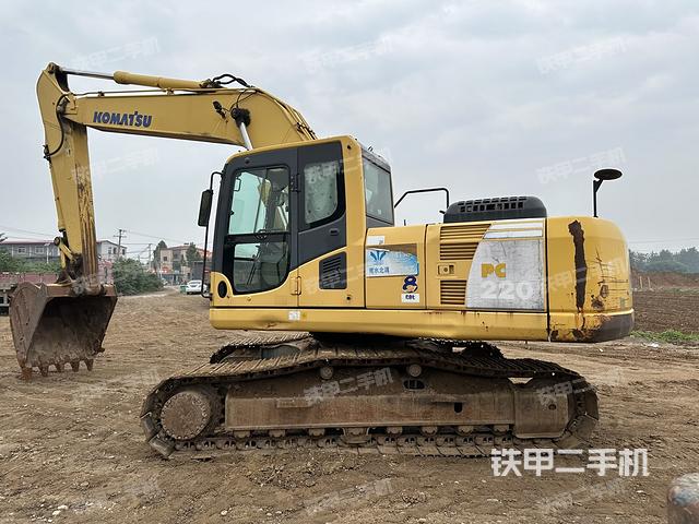 小松PC220-8挖掘机