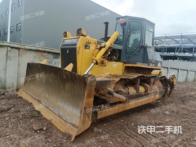 山推SD16标准型推土机