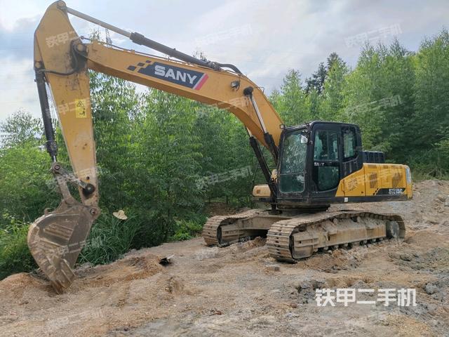 三一重工SY215C挖掘机