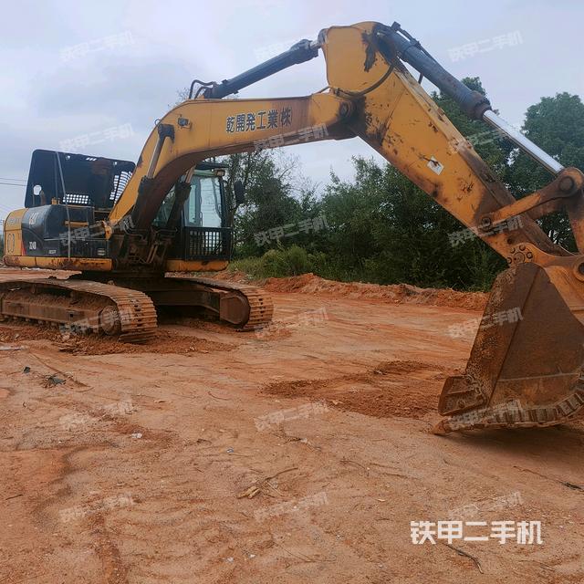 卡特彼勒324D挖掘机的设备实拍-第2张实拍照片