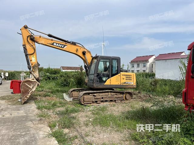 三一重工SY135C挖掘机