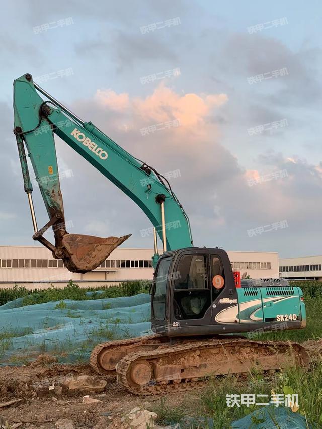 神钢SK210LC-8挖掘机