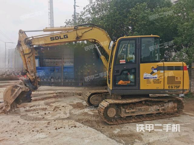 山东临工E675F挖掘机