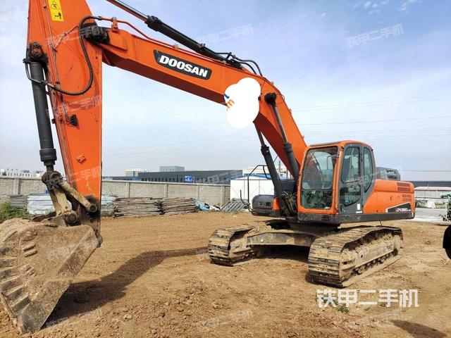 斗山DX300LC-9C挖掘机