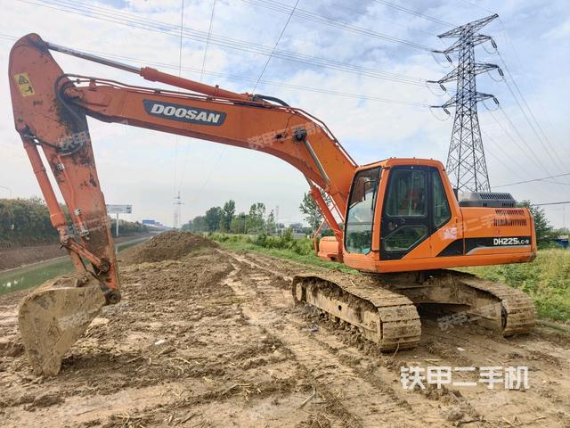 斗山DH215-9E挖掘机
