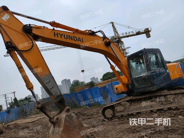 现代R215-7C挖掘机