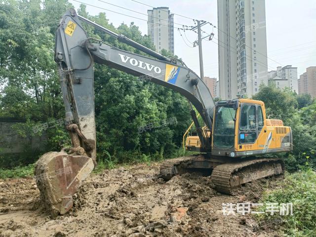 沃尔沃EC210B挖掘机