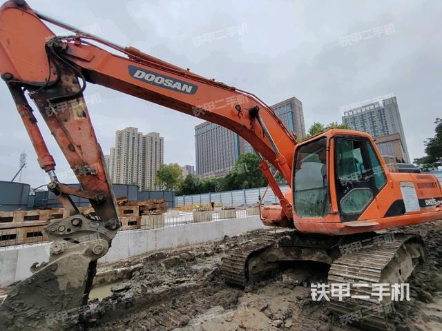 斗山DH215-9E挖掘机