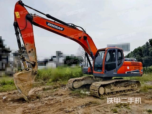 斗山DX220LC-9C挖掘机