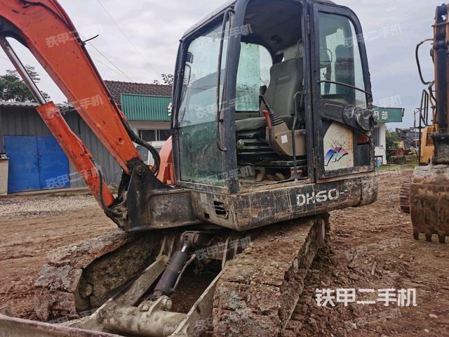 斗山DH60-7挖掘机