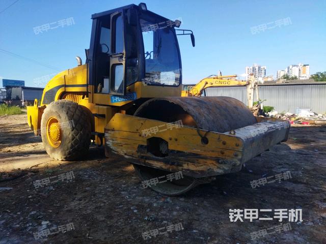 龙工LG520B机械驱动压路机