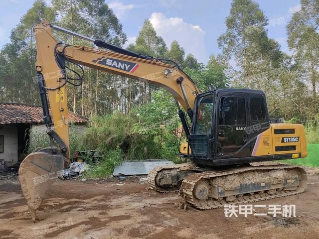 三一重工SY135C挖掘机