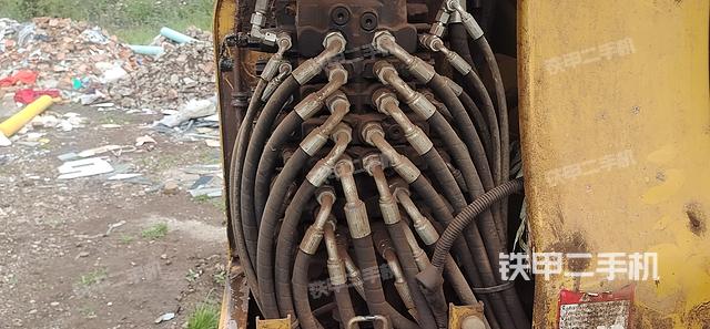 回转马达和主控阀（整机外观）