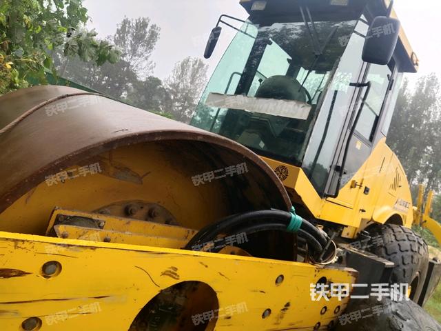 山东临工LGS822压路机