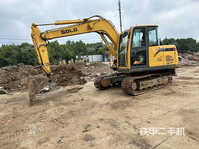 山东临工E675F挖掘机